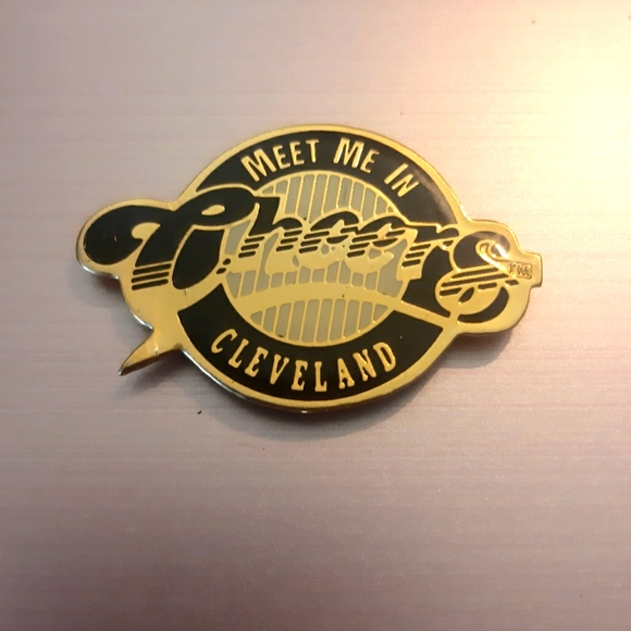 CHEERS MEET ME IN CLEVELAND PIN - COLLECTOR'S - Picture 1 of 2